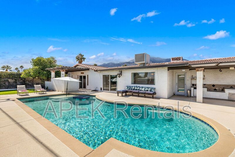 Primary Photo - 2290 N Victoria Rd