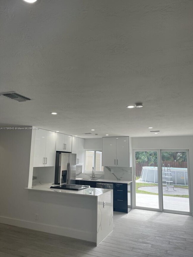 Foto del edificio - 912 NE 5th St
