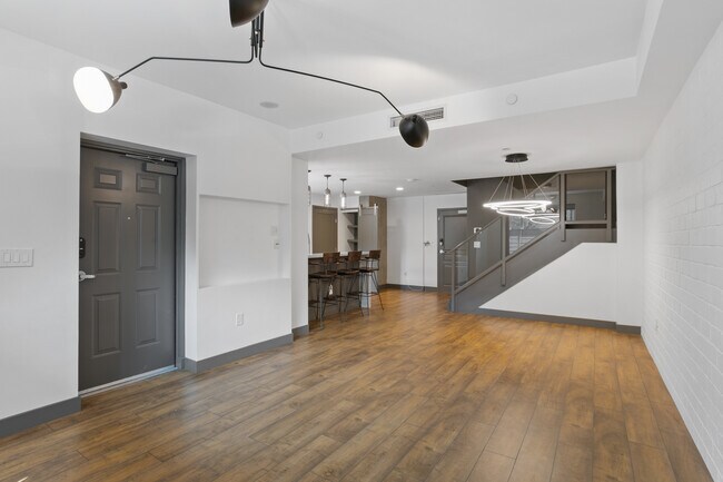 Building Photo - 300 W Beech St