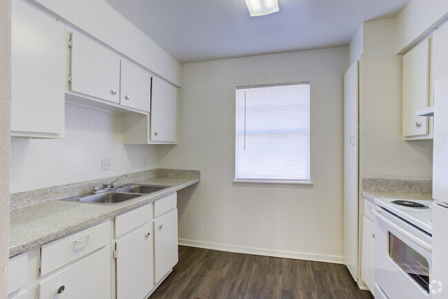 Kitchen - RIDGE STONE APARTMENTS