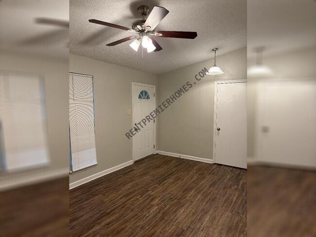 Foto del edificio - 8403 Woodview Dr E