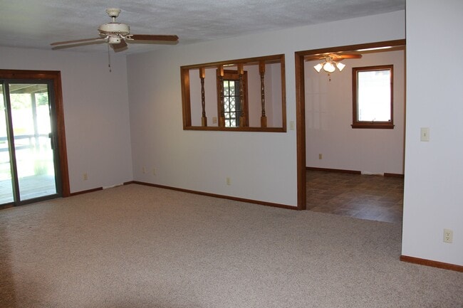 Building Photo - 18 Collins Dr