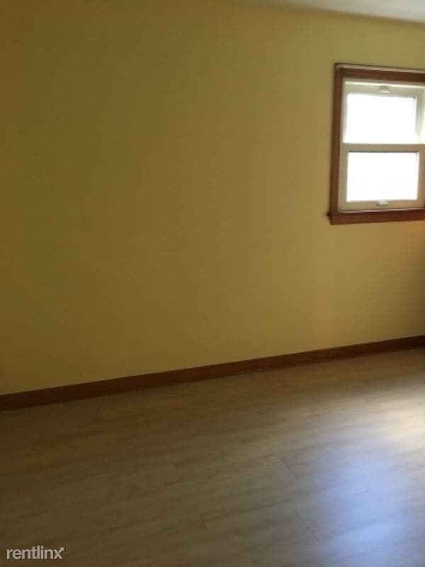 Building Photo - 3 br, 1 bath House - 827 Bella Ln