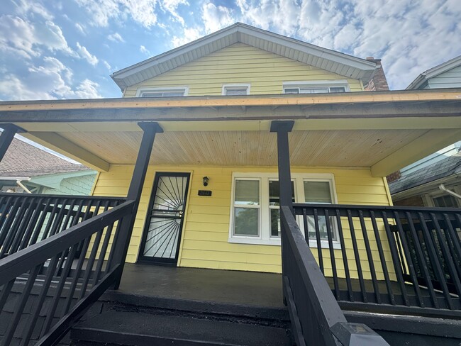 Building Photo - 2447 Leslie St