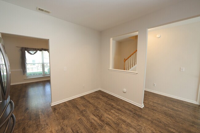 Building Photo - 336 Commons Dr
