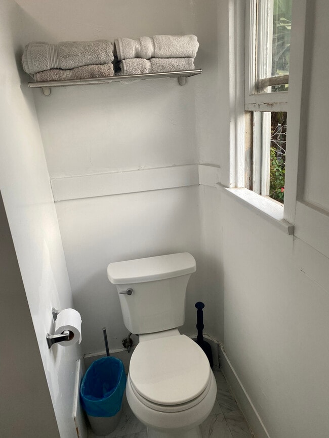 Building Photo - 2102 6th St