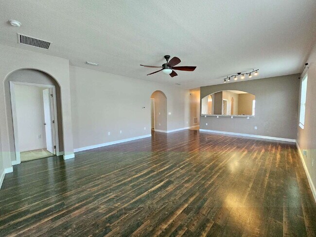 Building Photo - Spacious Phillips Landing Home w/ Walk-In ...