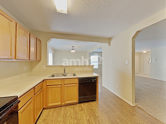 Building Photo - 9306 Pacific Maple