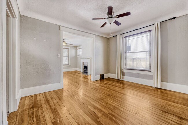 Foto del edificio - LOCATION LOCATION!! Beautiful 2-bed 1-bath duplex located in the highly desirable West Highlands ...