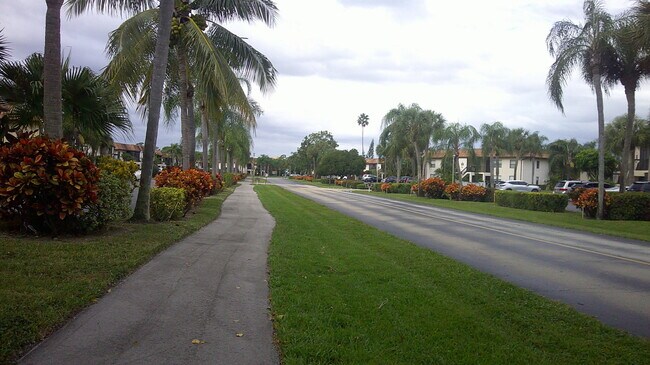 Foto del edificio - 7257 Golf Colony Ct