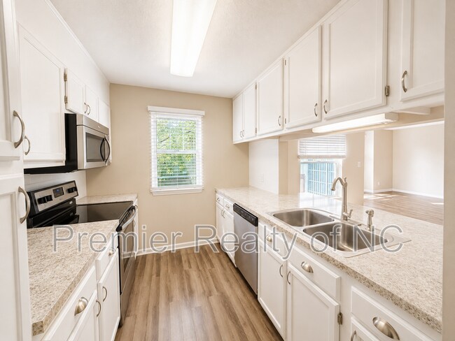 Foto del edificio - 5020 Thoroughbred Ln