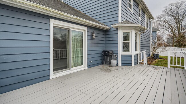 Building Photo - 48 Sylvan Ct