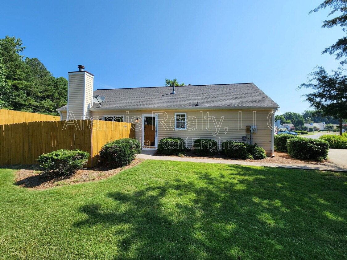 Foto principal - 2800 Pine Valley Way NW