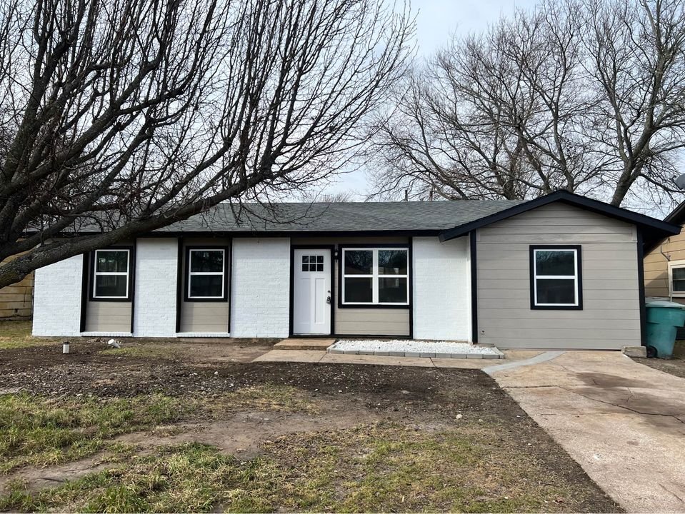 Primary Photo - 2222 Duchess Dr
