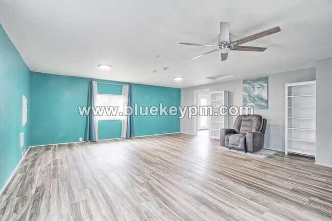 Foto del edificio - 3 Bed, 2 Bath Home Off SR 500 at NE 54th A...