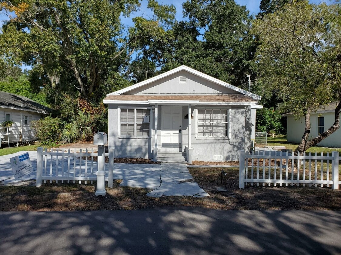 Primary Photo - 2 Bedroom, 1 Bathroom Home with Yard - 7 M...