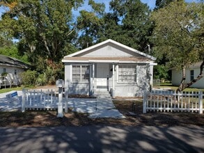 Building Photo - 411 12th Ave E