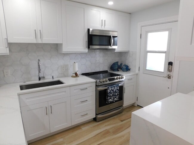 Building Photo - 2871 N Ocean Blvd