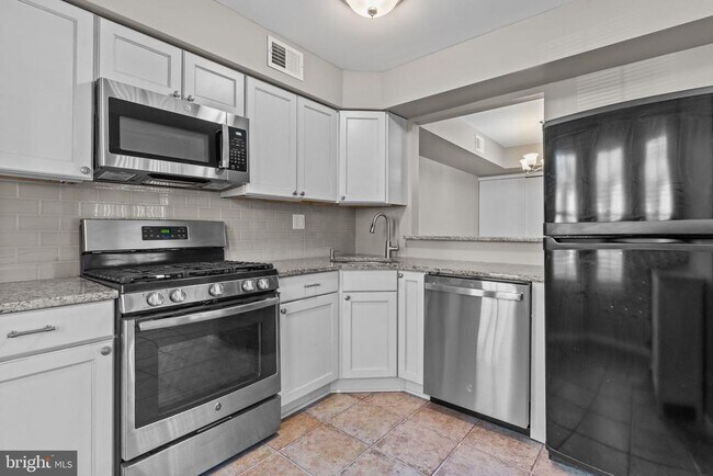 Foto del edificio - 105 Hopkins Ct