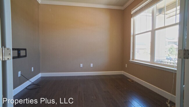 Building Photo - 4 br, 3.5 bath House - 16053 Columbine St