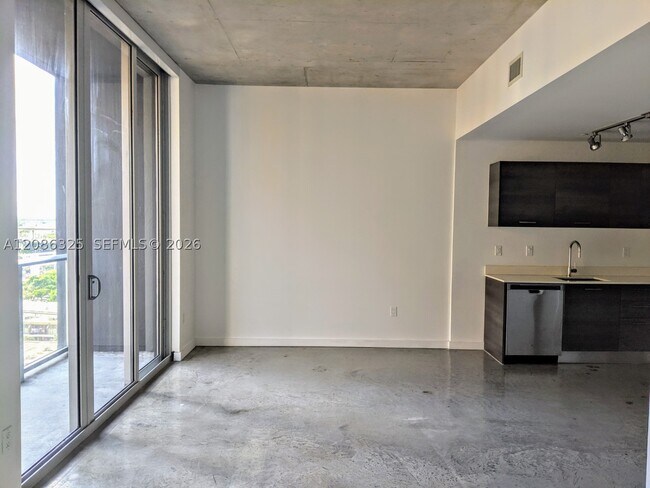 Foto del edificio - 151 SE 1st St