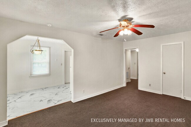 Building Photo - 4843 Walcott Ave