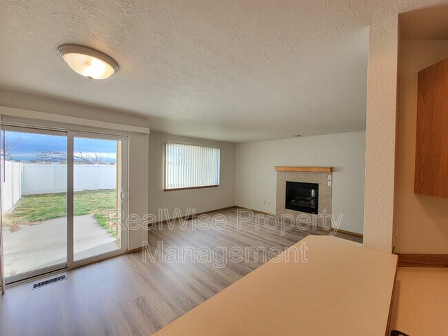 Foto del edificio - 724 NE Larch Ave
