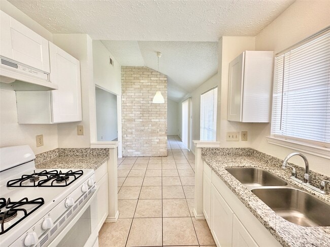 Foto del edificio - 13753 Sablecrest Dr