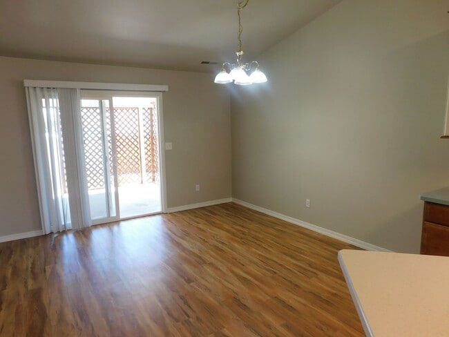 Building Photo - Cute Three Bedroom House