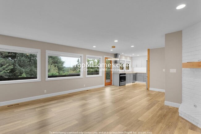Building Photo - Updated 4 Bedroom Daylight Ranch in West L...