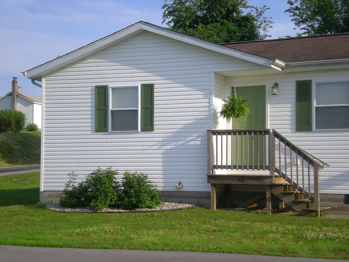 306 N Ferne Clyffe Rd, Goreville, IL 62939 Apartments in Goreville