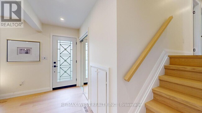Building Photo - 2 Clanwilliam Ct