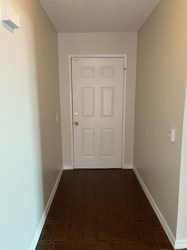 Foto del edificio - 484 Amoros Ct