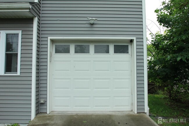 Building Photo - 60 Morgan Dr