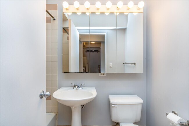 Foto del edificio - 4-74-74 48th Ave