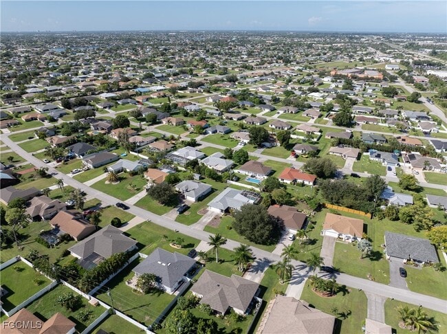 Building Photo - 132 NE 7th Ave