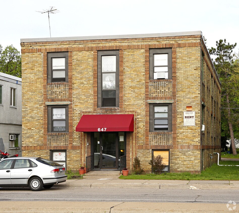 Foto principal - 647 Snelling Ave N