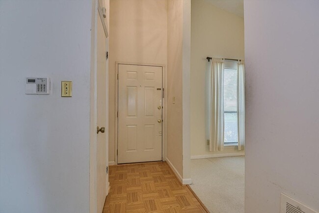 Foto del edificio - 904 Big Hunt Rd