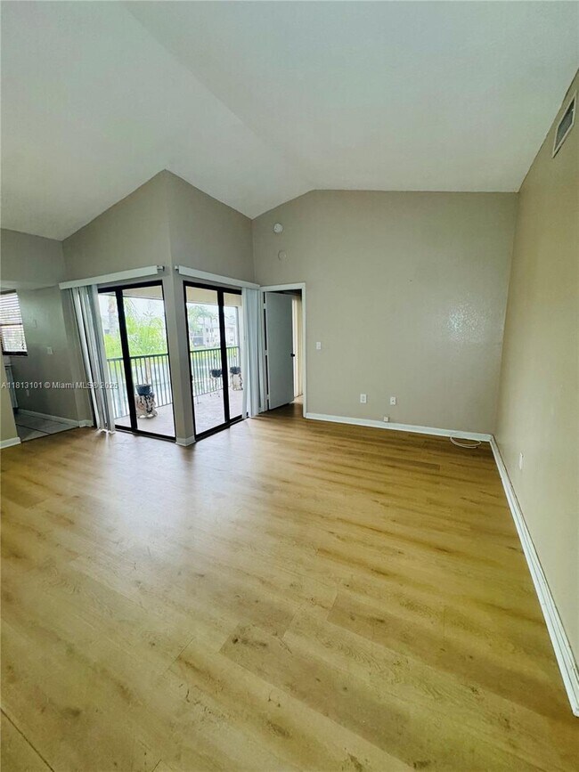 Foto del edificio - 1071 Adams Ave