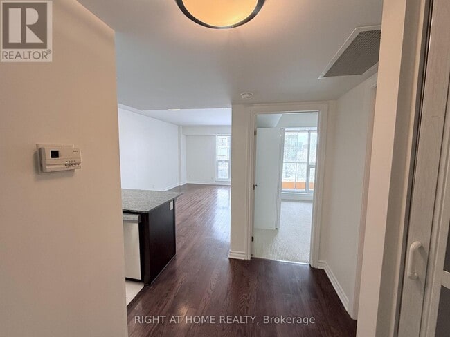 Building Photo - 250 Lett St