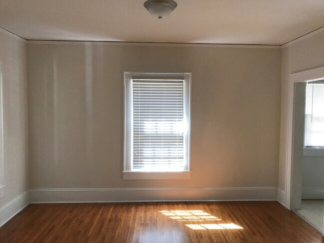 Building Photo - Adorable Two Bedroom Home In Plaza Midwood!