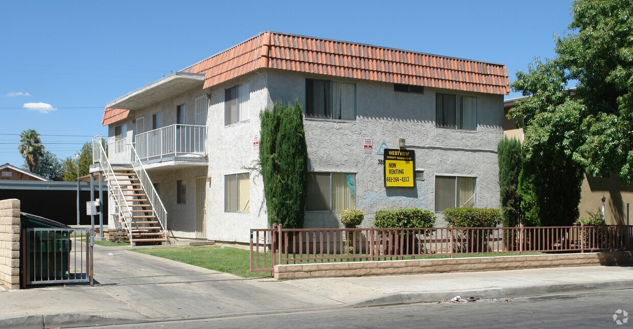 38513 5th St E, Palmdale, CA 93550 Apartments in Palmdale, CA