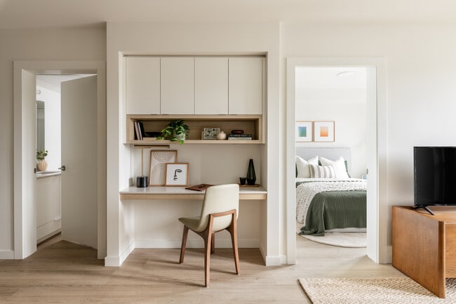 Building Photo - Centra