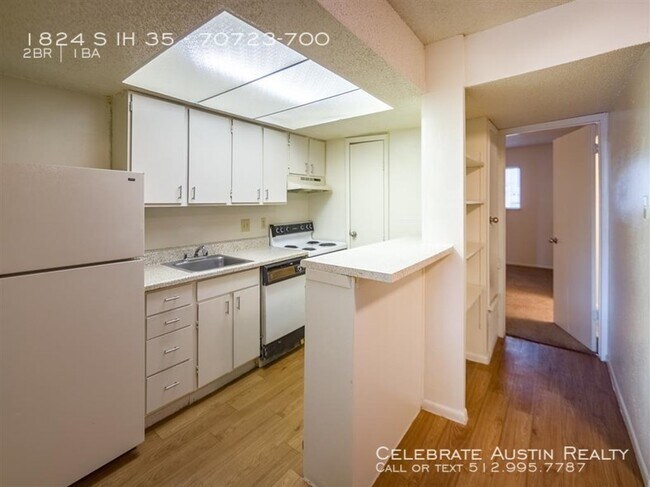 Building Photo - Travis Heights Apartments