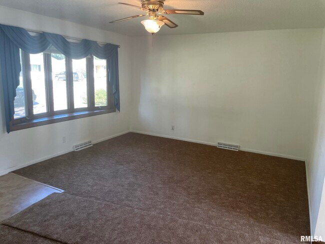 Foto del edificio - 4625 Candlelight Dr