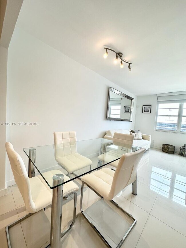 Foto del edificio - 100 Lincoln Rd