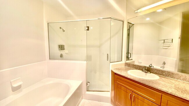 Building Photo - Fantastic 2-Bedroom with Huge Deck