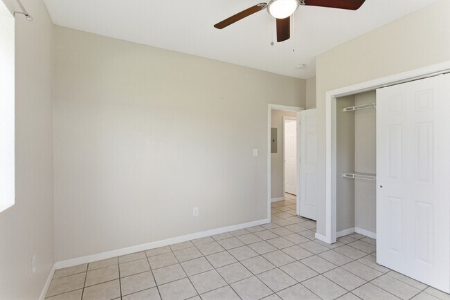 Foto del edificio - 3300-3374 Valley View Drive - 3332