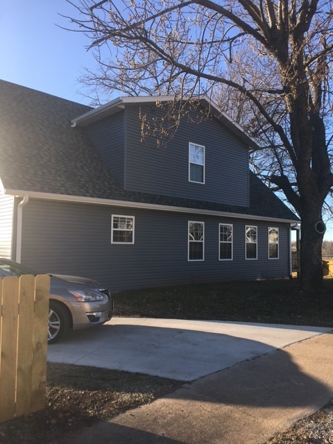 Building Photo - 1300 W Walnut St