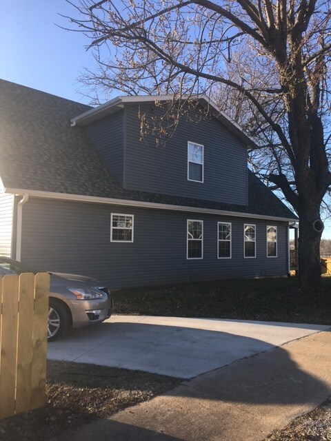 Foto del edificio - 1300 W Walnut St